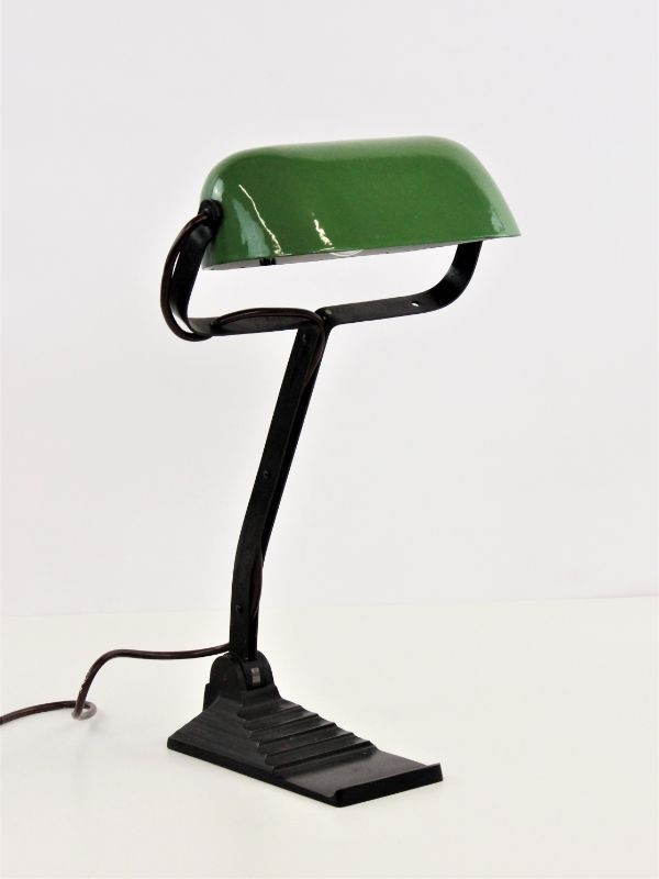 Erpe, België - vintage lamp met groene kap